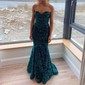 Trumpet/Mermaid Sweep Train Sweetheart Velvet Sequins Prom Dresses