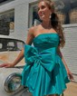 Unique Skater Taffeta Straight Bow Homecoming Dresses