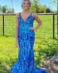 Trumpet/Mermaid V-neck Sequined Sweep Train Prom Dresses